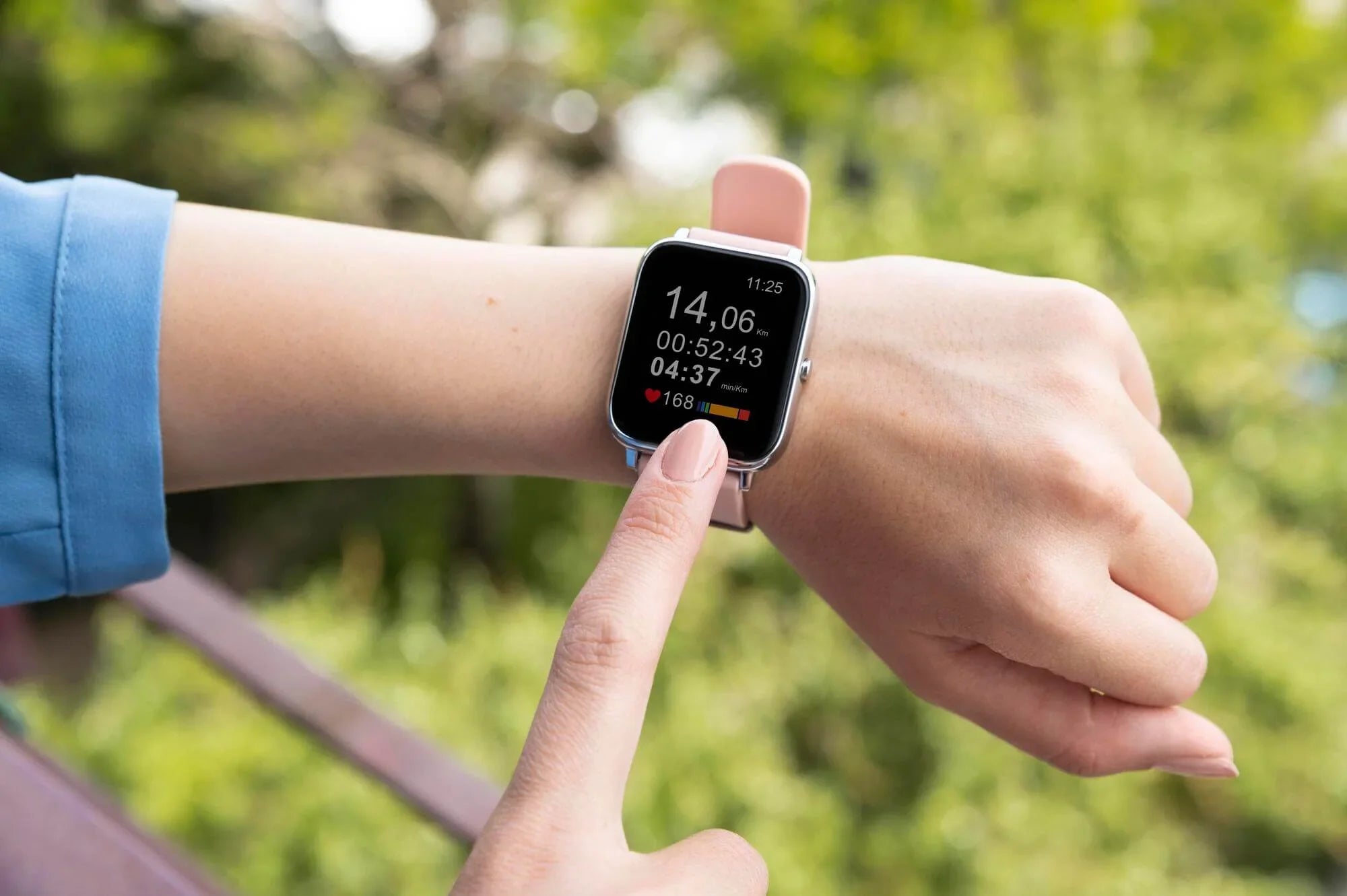 Smartwatches and Health: Navigating the Intersection of Wellness and Safety