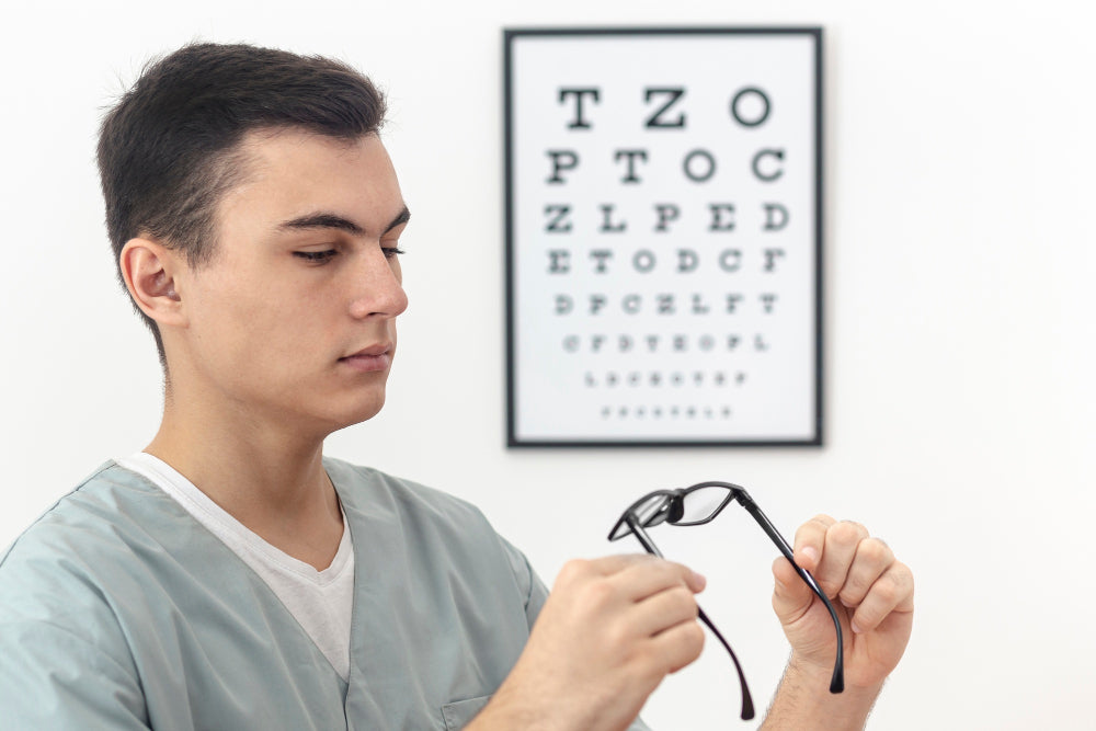 Presbyopia: Signs, Causes, and How to Treat It